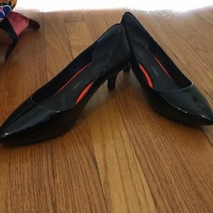 Mini pumps with comfort inserts